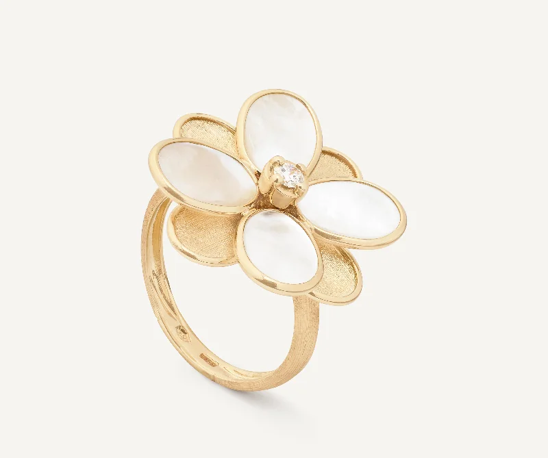 Women’s rings with twisted bands for style -18K Yellow Gold and Mother of Pearl Flower Ring with Diamonds